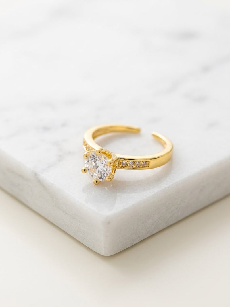 Anel Solitário Cravejado com Zircônias Banhado a Ouro 18K