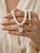 Colar Choker de Pérolas com Coração de Cristal