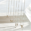 Colar Letra Inicial Banho de Ouro 18K ou Prata 925